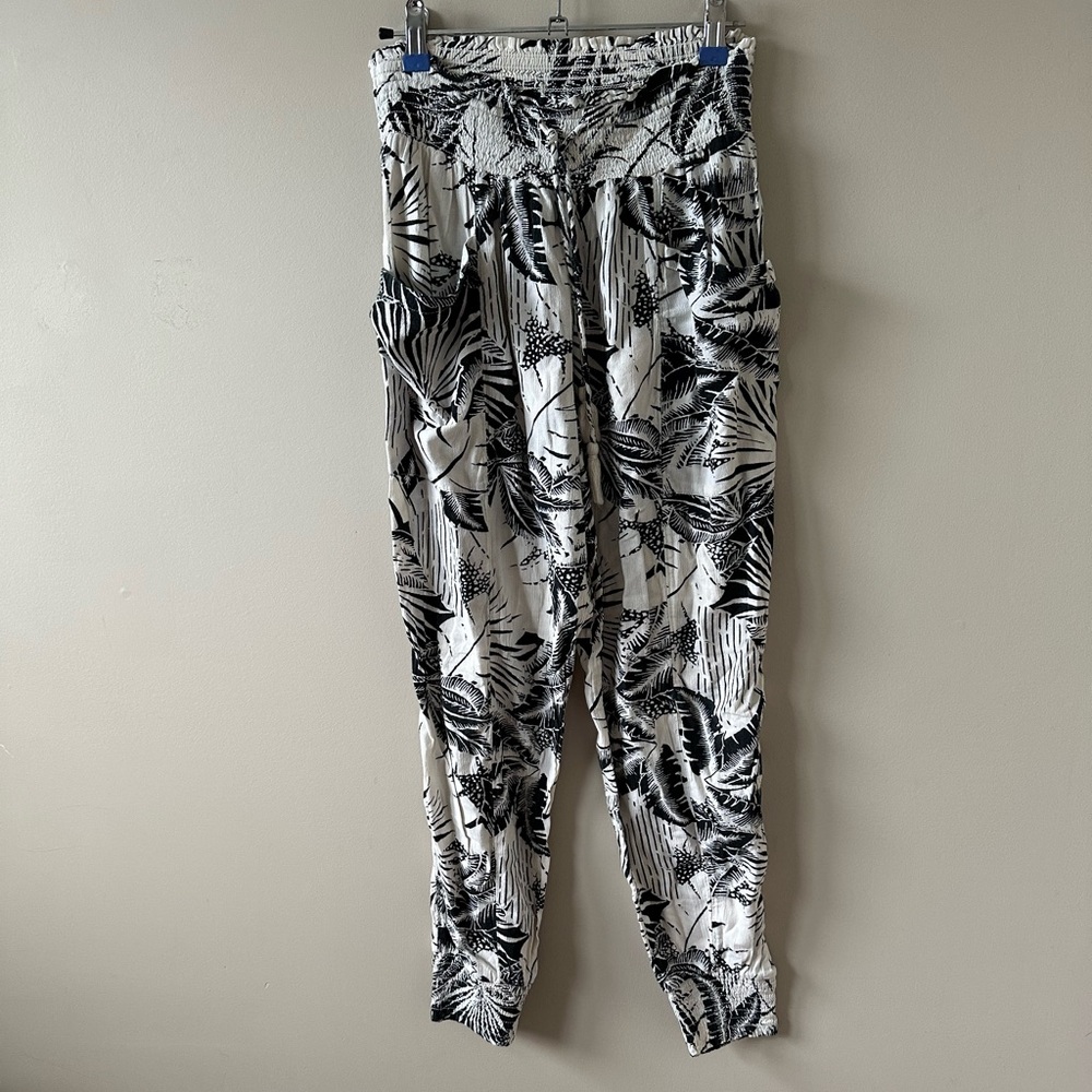 Aerie Black and White Tropical Print Pants